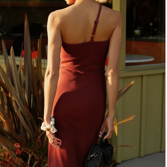 Asymmetrical one shoulder ribbed dress - Picture 4 of 4